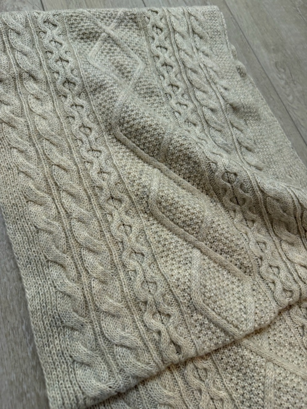 Banana Republic Cable Knit Scarf in Cream - Picture 5 of 8